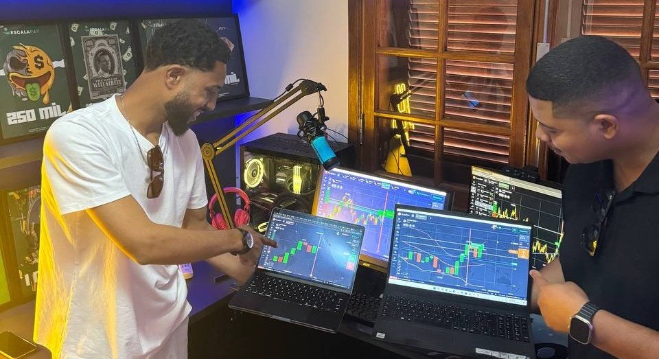 Primos Investe - Traders trabalhando
